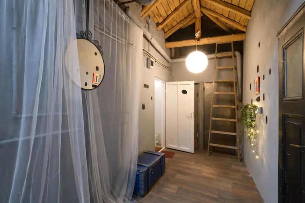 Апартамент Cozy Loft In The Heart Of *